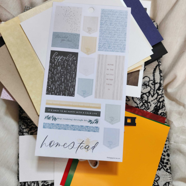 Assorted 25-piece junk journal paper pack with vintage-style papers, tags, and cardstock in various colors and patterns.